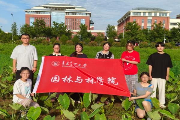 WilliamHILL中国开展“扎根大地”田间党课